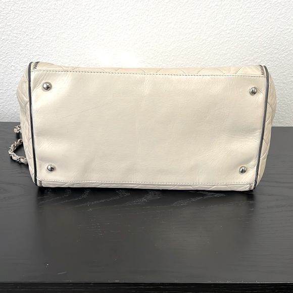 Chanel lambskin 2 way Tote/shoulder bag with insert & COA - Picture 10 of 10